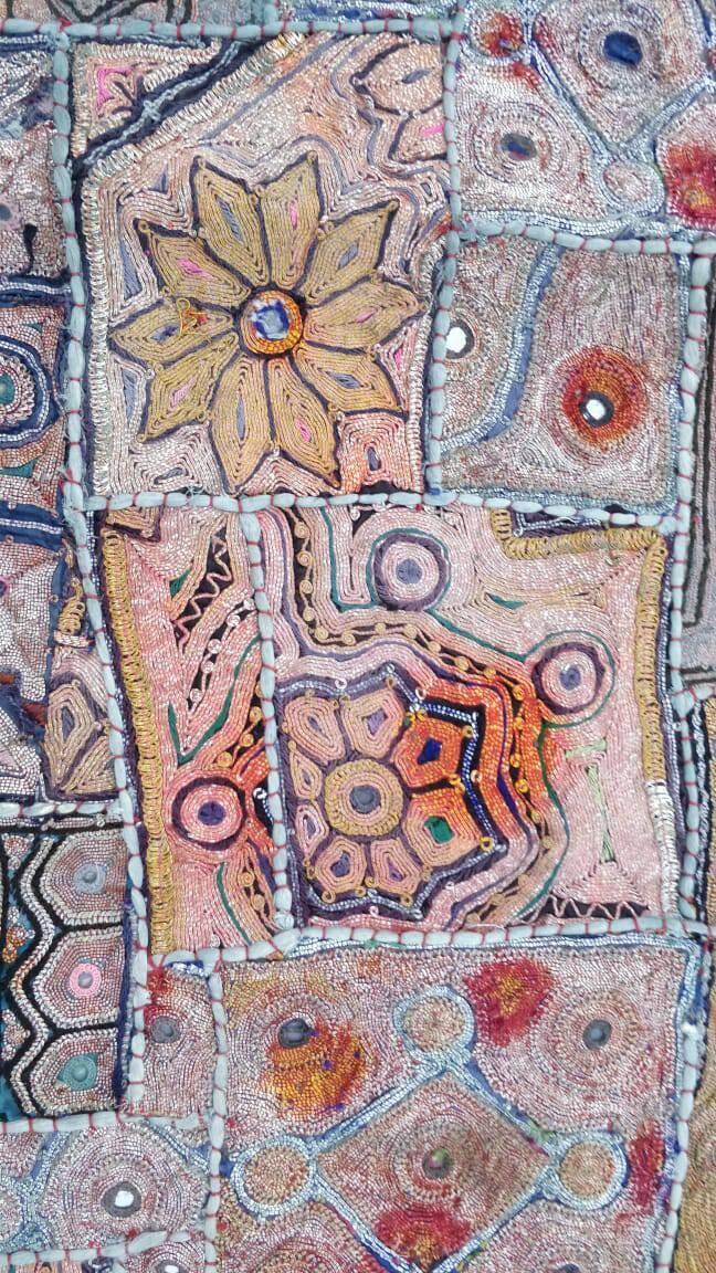 Tapisserie patchwork brodée main indienne ancienne murale vintage Al
