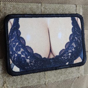 Goth mamma mjölkare anime meme 5x7,5 cm moralpatch med kardborreband baktill
