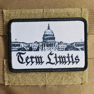 以下が含まれることがあります： アメリカの議会議事堂の白黒のイラストが描かれた、黒い縁取りのある白いパッチ。建物下に「Term Limits」という文字が黒で書かれている。