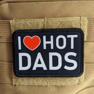 Parche removible divertido "Amo a los papás sexys", parche moral de 2" x 3" con respaldo de velcro