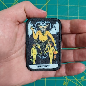 Parche moral militar de fuerzas especiales con carta del tarot del diablo de 2" x 3" con respaldo de velcro