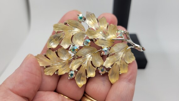 Lisner Leaf/Branch Vintage Brooch - Molded Lucite… - image 10