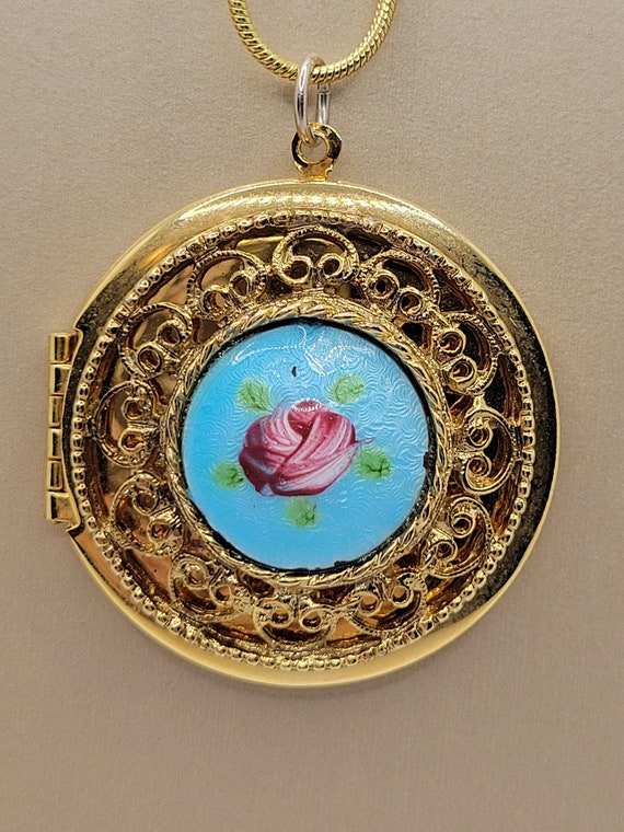 Guilloche Round Locket Pendant Necklace - Ornate F
