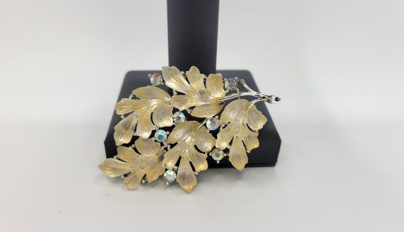 Lisner Leaf/Branch Vintage Brooch - Molded Lucite… - image 1