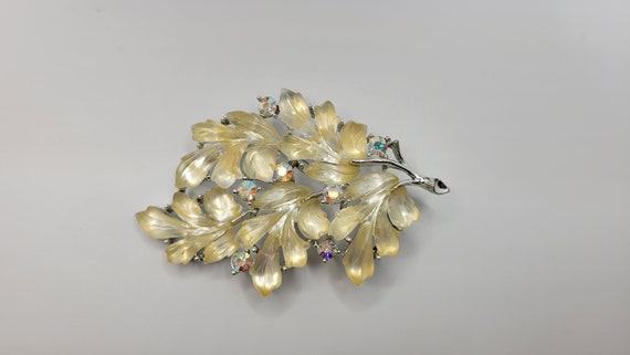 Lisner Leaf/Branch Vintage Brooch - Molded Lucite… - image 8