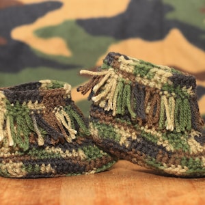 Crocheted Baby Moccasins Pattern