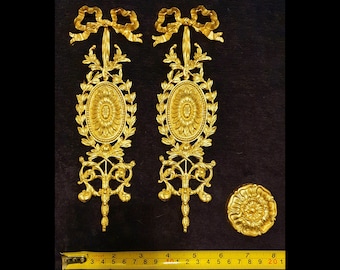 Pair Ornate Applique Gilt or White French Style Decorative Floral Wall Furniture Onlay Applique Moulding Pediment Plastic Decoration