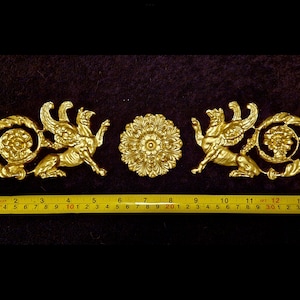 Große Gilt Gold oder Weiß Französisch Empire-Stil Onlay Applikation Sphinx Griffin Dekorative Wand Möbelleiste Giebel Kunststoffdekoration
