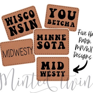 Op de afbeelding: Vijf bruine leren patches met zwarte tekst. De patches lezen "WISCO NSIN", "YOU BETCHA", "MINNE SOTA", "MIDWESTY" en "MID WESTY".