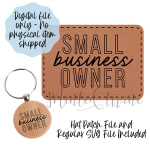 Puede incluir: Una descarga digital de un parche para sombrero y un archivo SVG regular con el texto "SMALL business OWNER" en letras negras delineadas sobre un fondo de cuero marrón.