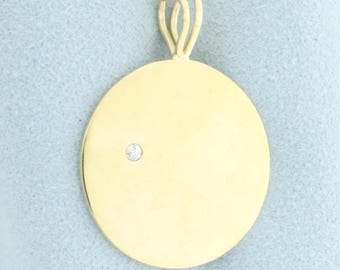 Pingente de disco medalhão gravável com diamante em ouro amarelo 14k