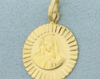 Madonna Jungfrau Maria Medaillon Anhänger oder Charm in 750 Gelbgold