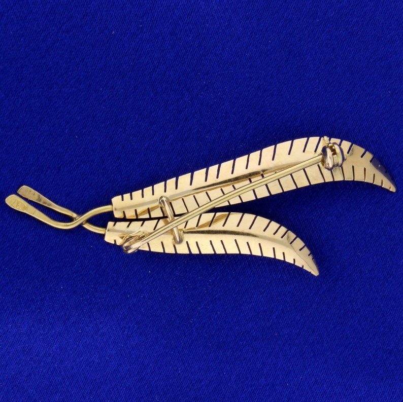 Feather Pin in 18K Yellow Gold