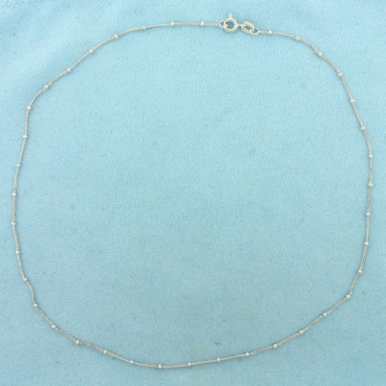 Collar de eslabones curvos de 16 pulgadas con cuentas de bola en oro blanco de 18 k imagen 1