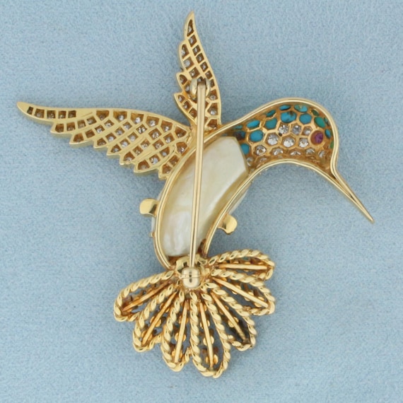 ダイヤモンド、ルビー、ターコイズ、パールをあしらった18Kイエロー