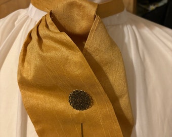 men’s Victorian style cravat & tie pin.  gold ascot.