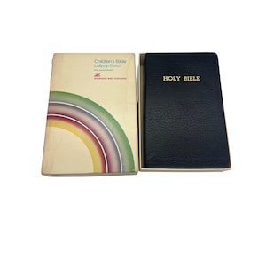 Biblia Santa para niños Zondervan KJV de 1976, serie Lollipop con letras rojas, en caja de cuero negro, con ilustraciones y mapas.