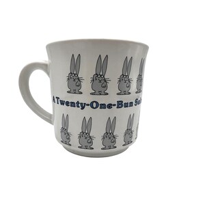 Tazza vintage Sandra Boynton "ATwenty-One-BunSalute" a forma di coniglietto, in carta riciclata, alta 3,5 pollici, con simpatico coniglietto in ceramica.