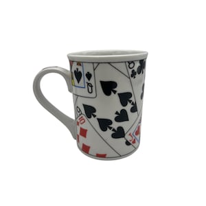 Caneca de café vintage para cartas de baralho – Copo de cerâmica de 4" com gráficos de espadas em forma de coração e diamante – Presente de decoração de cassino