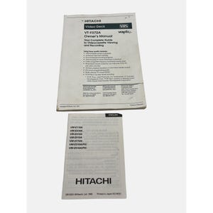 以下が含まれることがあります： 日立 VT-F372A VHS ビデオデッキのオーナーマニュアル。このマニュアルは英語で書かれており、互換性のあるモデルのリストが含まれています: VM-E110A、VM-E310A、VM-E410A、VM-E510A、VM-H710A、VM-E310A(PX)、VM-E510A(PX)。