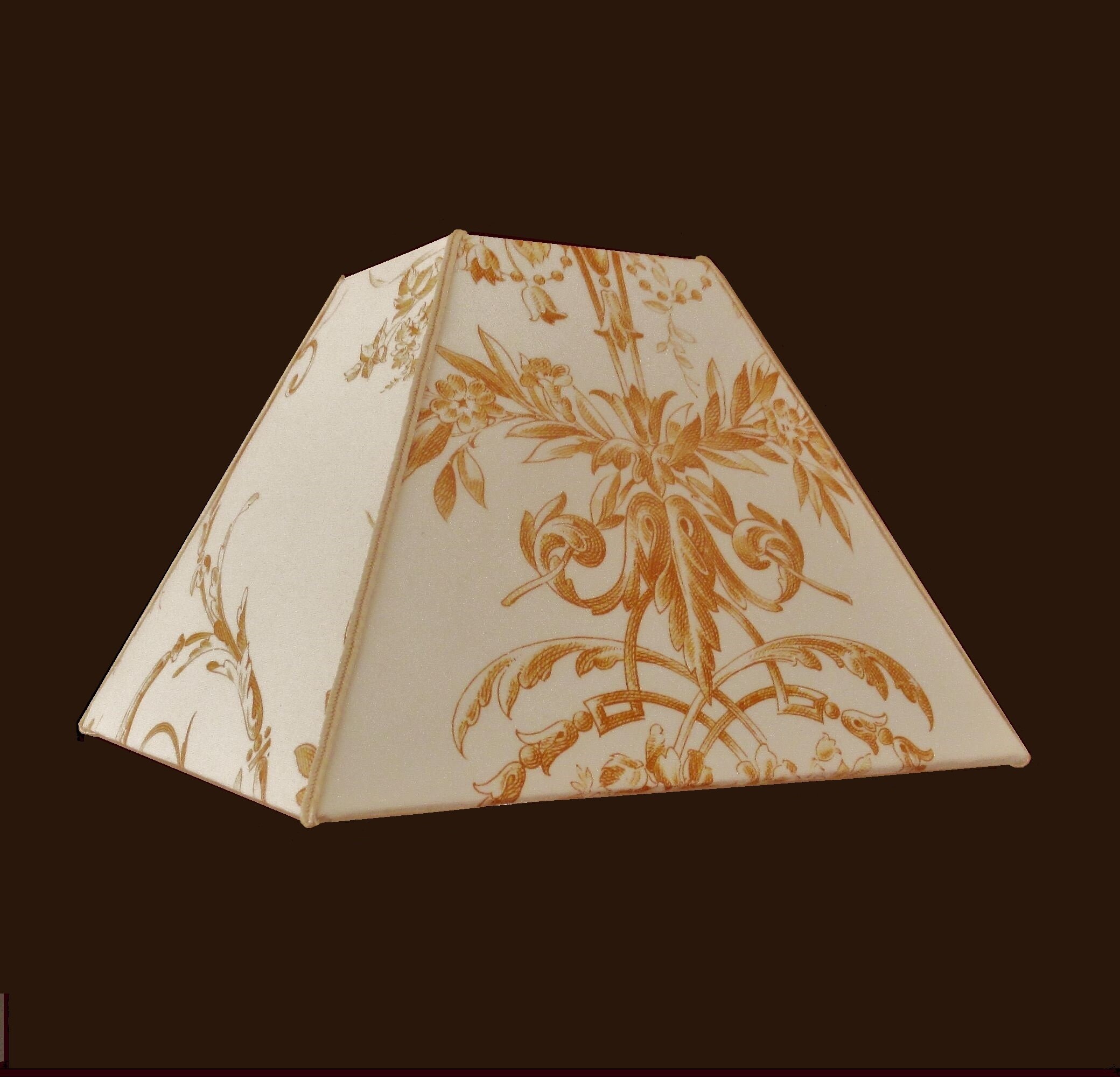 Abat-Jour Pyramide Diva Jaune Coton de Charles Burger Style Louis Xvi Arabesques et Feuilles d'acant
