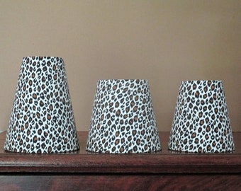 clip-on lampshade 13cm, 14cm, 18cm high (among others) with black and brown feline skin patterns on a white background