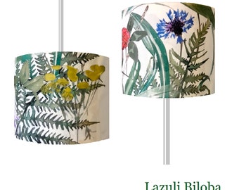 Abat-jour tambour coton scandinave aux fougères et fleurs sauvages (30 cm). Pour lampe à poser ou suspension ambiance nature.