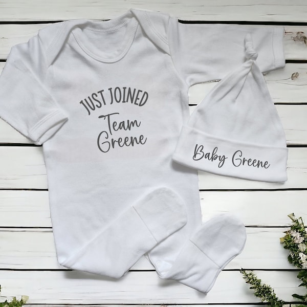 Personalised New Baby First Outfit Just Joined Team Surname Unisex Sleepsuit Hat Set Boy Girl Gift Coming Home Romper Suit Newborn Cotton