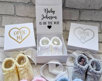 Personalised Pregnancy Announcement Gift Baby Shoes in Box Any Text Surrogacy You're going to be Parents Daddy Mummy Grandparents Any Name