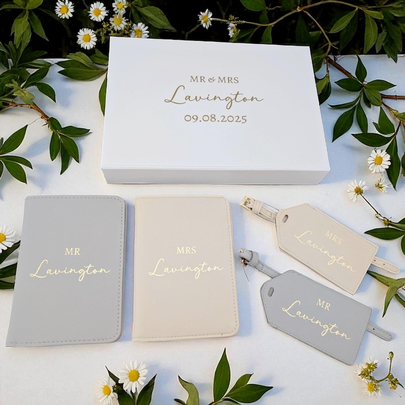 Personalised Passport Cover and Tag Personalised Bride and Groom Gifts Mr and Mrs Saffiano Fabric Set In Gift Box Wedding Present afbeelding 7