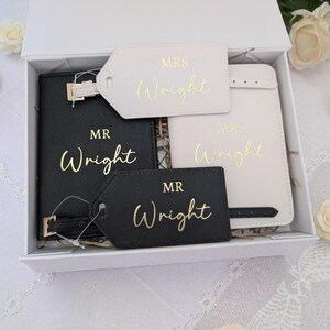 Personalised Passport Cover and Tag Personalised Bride and Groom Gifts Mr and Mrs Saffiano Fabric Set In Gift Box Wedding Present afbeelding 8