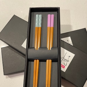 Wood chopsticks with gift box, husband/wife chopsticks, chopsticks set, cute chopsticks, fun design chopsticks, chopstick art, 2 set chopsti