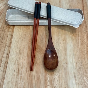 Juego de utensilios con cuchara sopera y palillos cuchara y palillos de madera Estuche de utensilios ecológico para llevar cubiertos palillos de trabajo de viaje portátiles