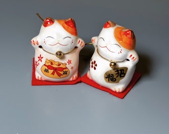 Niedliche Neko Glückskatze 2 Stück Figuren Chinesische Glückskatze, Schreibtischfigur, Geldkatzendarstellung, Neko Katzenverzierungen, Miniature Fortune cat