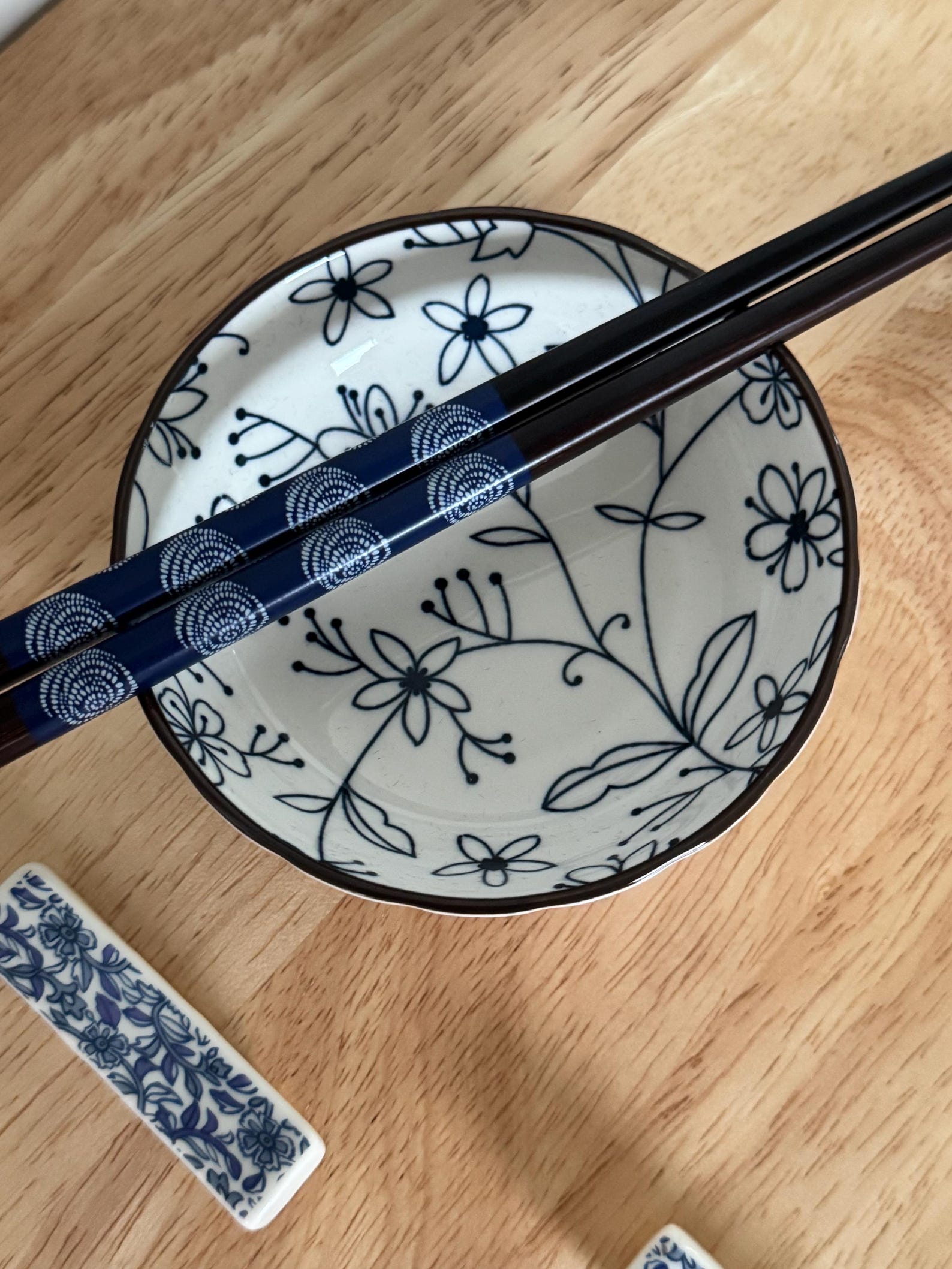 4 pairs chopsticks with sauce bowl and chopstick rest, blue florachopsticks, cute blue and white bowl, banchan