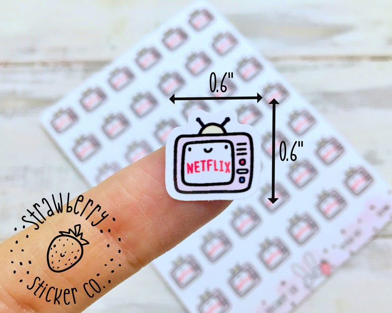 Puede incluir: Una hoja de pegatinas de 1,5 cm por 1,5 cm con un televisor de dibujos animados con una cara sonriente y la palabra "NETFLIX" en la pantalla. Las pegatinas est&aacute;n sobre un fondo blanco.