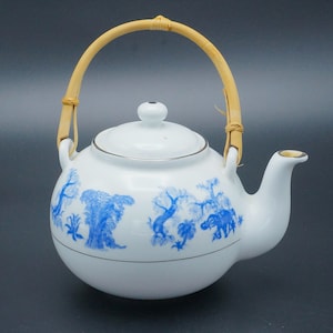 Vintage Chinese teapot, Oriental teapot, white Chinese teapot, ceramic teapot, retro teapot, vintage ceramics, vintage teapot, china teapot