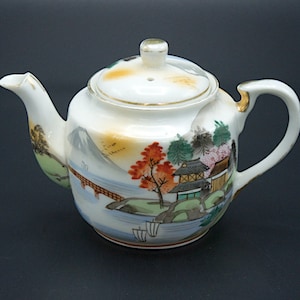 Vintage Japanesel teapot, Oriental teapot, vintage teapot, china teapot, retro teapot, vintage ceramics, vintage teapot, white teapot