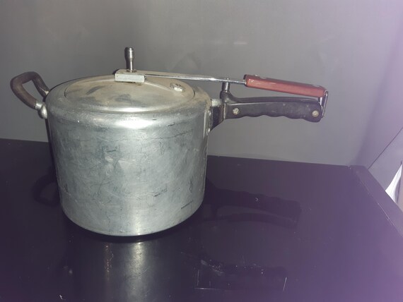 Hawkins Pressure Cooker. Made in England. Solid and Sturdy. 1960 s. 10 1 2 Pints. Etsy