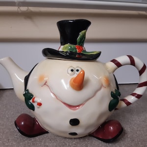 Ceramic snowman novelty teapot