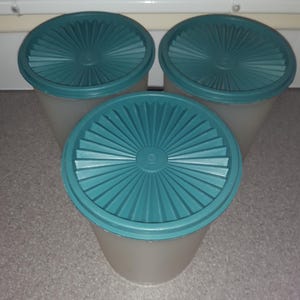 Set of 3 vintage servalier Tupperware storage containers with lids.