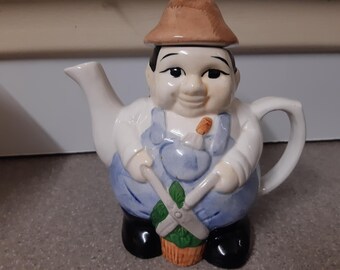 Novelty gardener tea pot