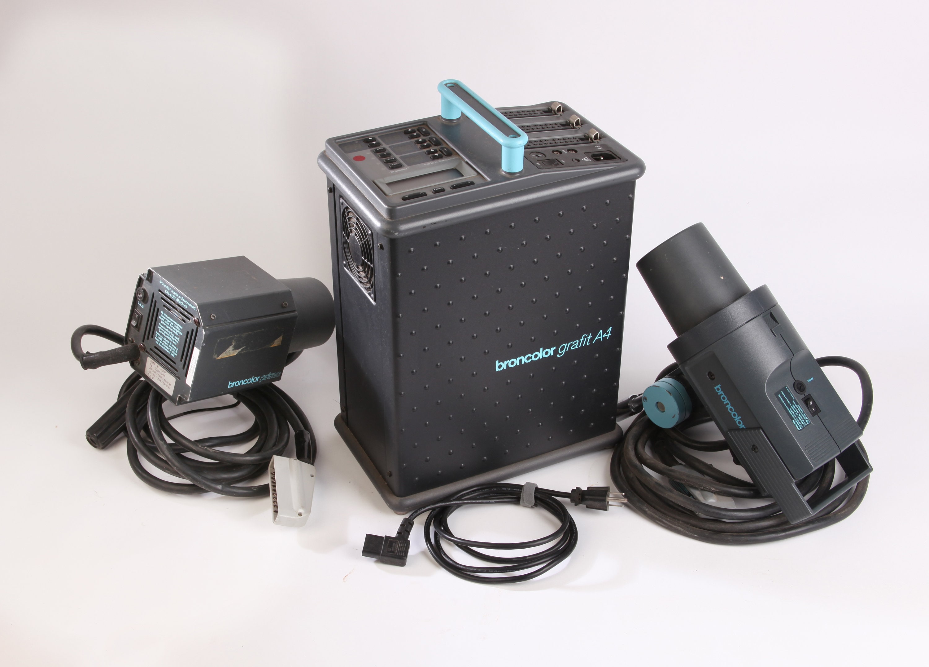 Broncolor Grafit A4 Power pack plus two flash heads