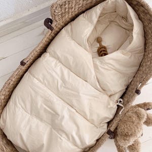 Bolsa de transporte para bebé de plumón de ganso, bolsa de algodón Naturaborn: un portabebés precioso para máxima comodidad y estilo, el regalo perfecto para bebés.