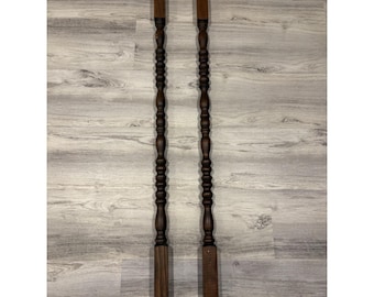Lot von 2 Vintage Holz Spindeln 48 "(4 ') Retro 70er Jahre Baluster Treppen Dekor