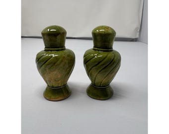 Vintage Keramik Salz & Pfeffer Streuer Twisted Swirl Design 60er grün glasiert
