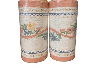 Tapeta w stylu vintage country z kwiatowym pastelowym różem Grannycore Cottage z lat 90. z obramowaniem MCM
