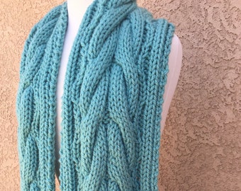 Chunky Cable Knit Fringed Scarf: Unisex