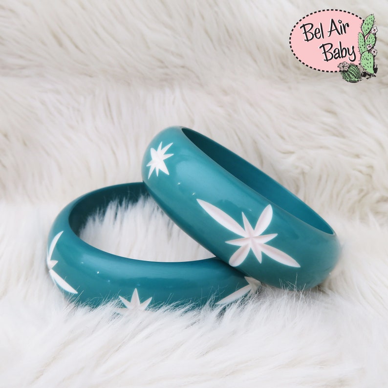 Vintage Style Jewelry, Retro Jewelry     Wide Turquoise Carved Starburst Bangle / Vintage / Resin / Fakelite / Bakelite / 1950s / Pinup / Rockabilly / Art Deco $12.19 AT vintagedancer.com