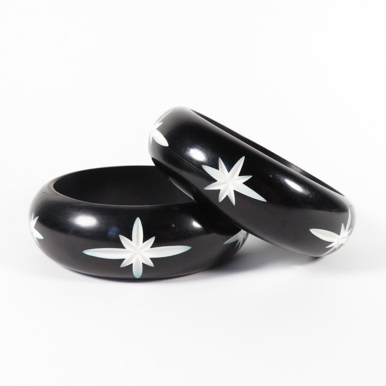 Black Wide Carved Starburst Bangle Vintage Resin Fakelite Bakelite 1950s Pinup Rockabilly Art Deco
